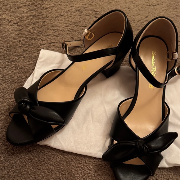 Charlie Stone Black Bow Women's Sandals. Worn Once. - Picture 2 of 7